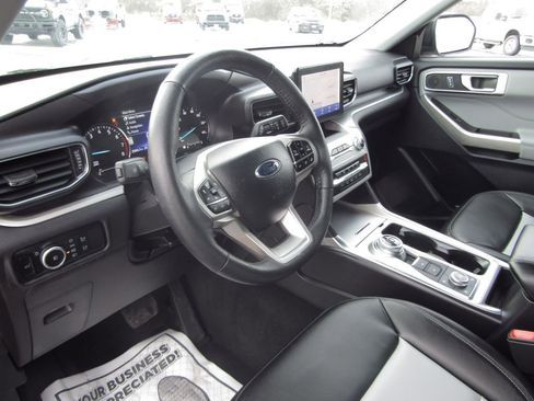 Used 2024 Ford Explorer XLT w/ Equipment Group 202A image 10