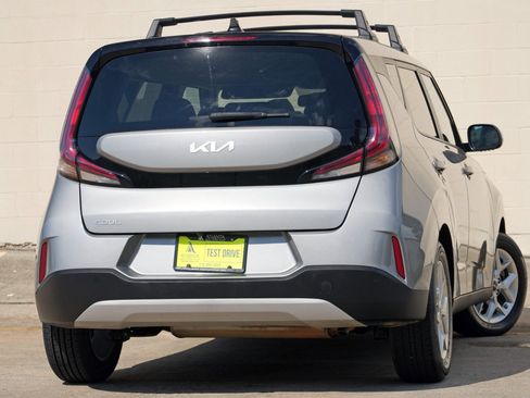 Used 2023 Kia Soul LX w/ LX Technology Package FWD image 4