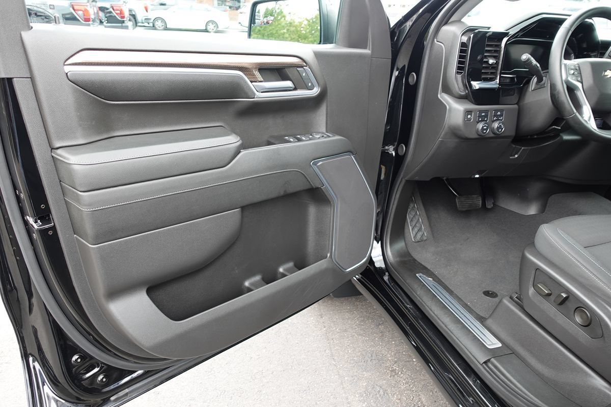 Used 2024 Chevrolet Silverado 1500 LT AWD/4WD image 15