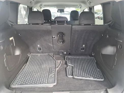 Certified 2022 Jeep Renegade Trailhawk w/ Trailer Tow Group image 9