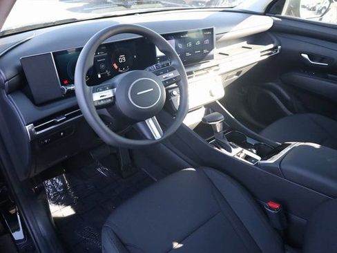 Used 2025 Hyundai Tucson SE image 11