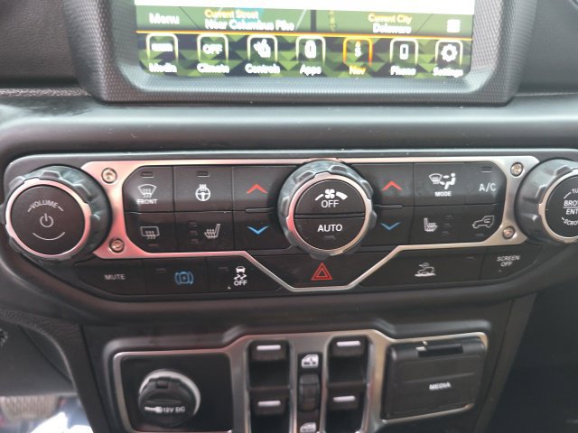 Used 2022 Jeep Wrangler Unlimited Sahara w/ Cold Weather Group AWD/4WD image 7
