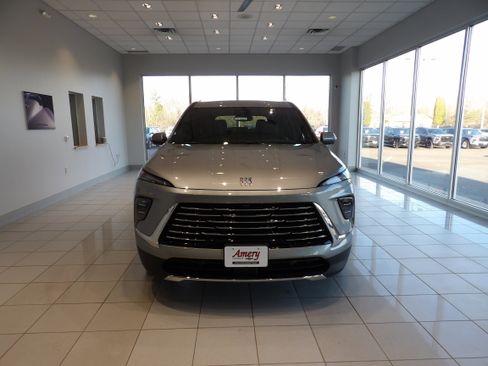 Used 2025 Buick Enclave Preferred image 2