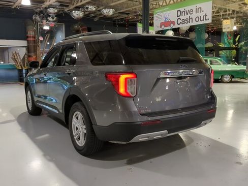 Used 2023 Ford Explorer XLT w/ Equipment Group 202A AWD/4WD image 10