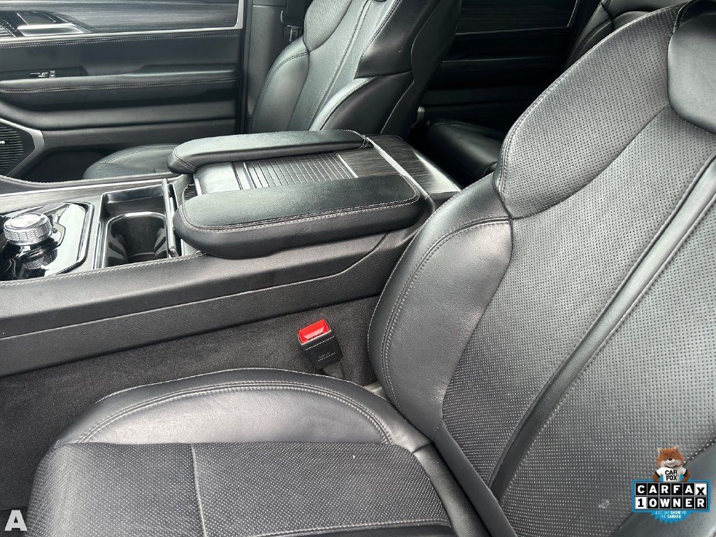 Used 2024 Jeep Wagoneer Series II w/ Flexible Seating Group RWD image 18