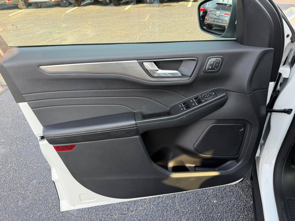 Used 2022 Ford Escape Titanium AWD/4WD image 15