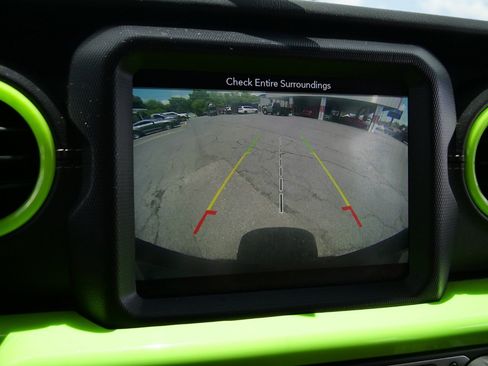 Used 2019 Jeep Wrangler Unlimited Sahara w/ Quick Order Package 24M Moab AWD/4WD image 17