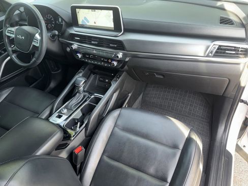 Used 2022 Kia Telluride S image 11