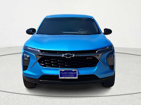Used 2025 Chevrolet Trax RS FWD image 2