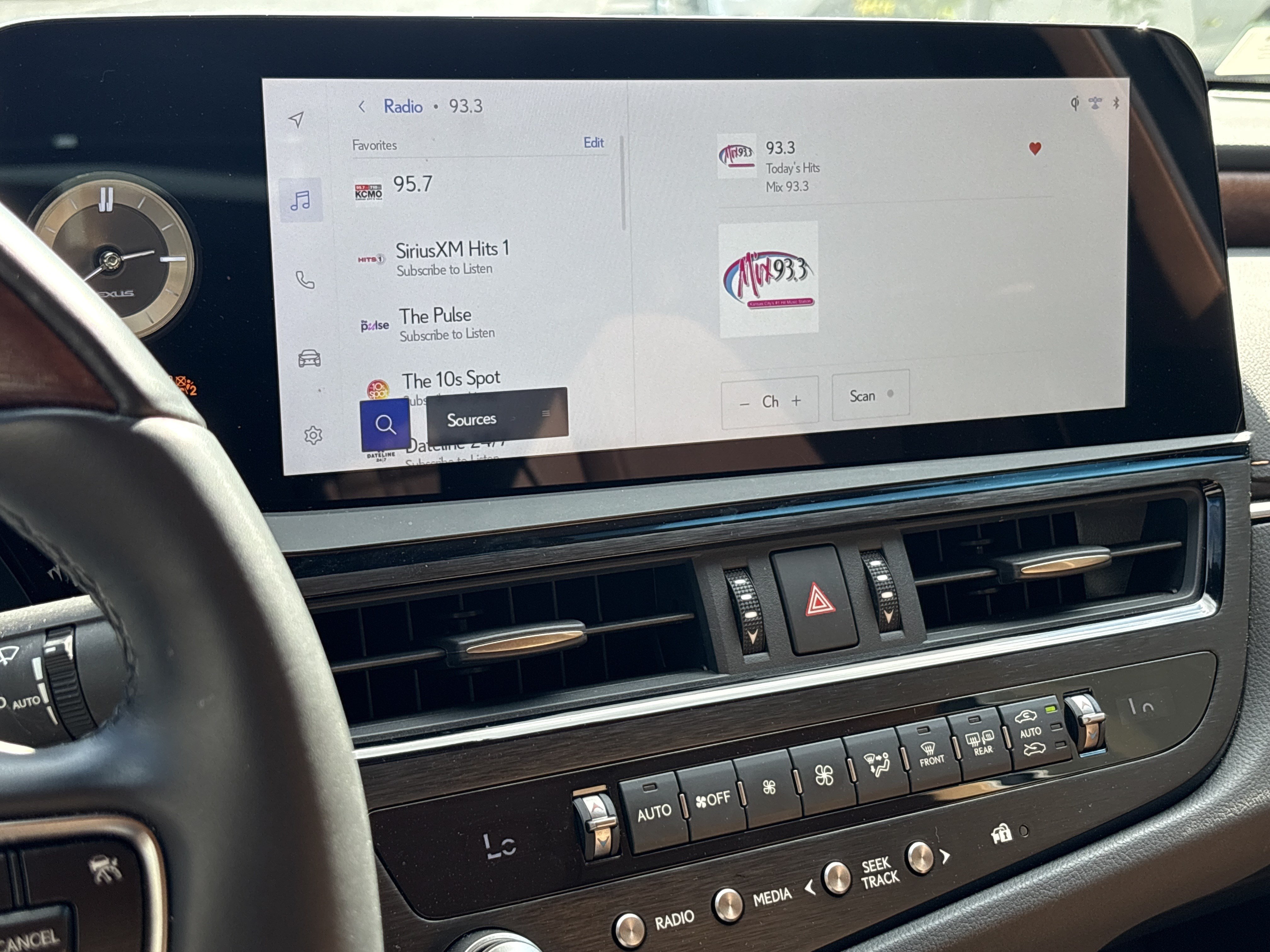 Used 2025 Lexus ES 350 Ultra Luxury FWD image 23