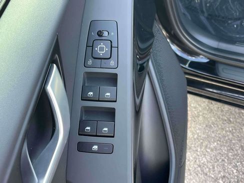 Certified 2025 Kia Niro EX image 15