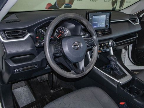 Used 2022 Toyota RAV4 XLE w/ Convenience Package image 5