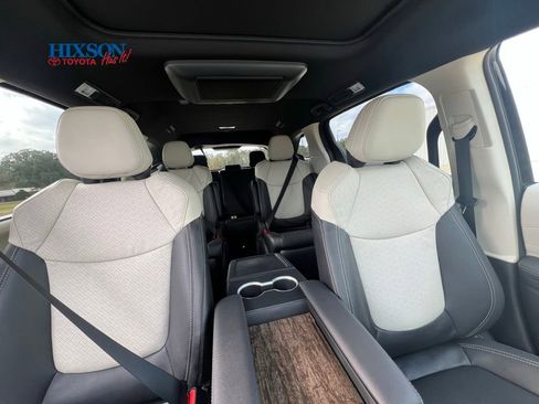 New 2026 Toyota Sienna Platinum image 17