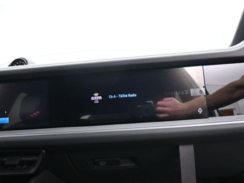 New 2025 Porsche Cayenne Coupe image 19