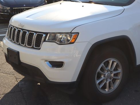 Used 2019 Jeep Grand Cherokee Laredo RWD image 6