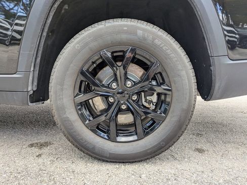 Used 2025 Jeep Grand Cherokee L Laredo image 17