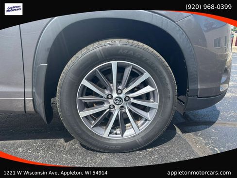 Used 2018 Toyota Highlander XLE AWD/4WD image 15