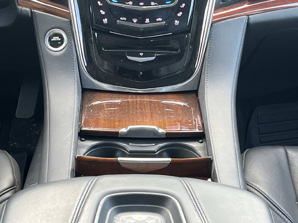 Used 2017 Cadillac Escalade Luxury AWD/4WD image 17