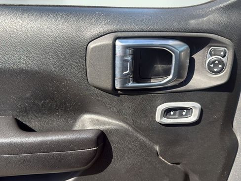 Used 2019 Jeep Wrangler Unlimited Sport S AWD/4WD image 9