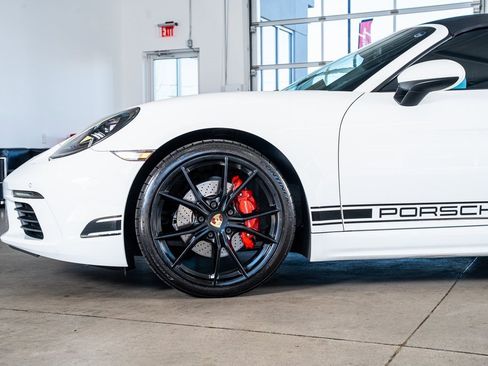 Used 2019 Porsche 718 Boxster image 12