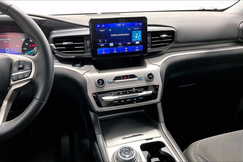 Used 2024 Ford Explorer XLT RWD image 7