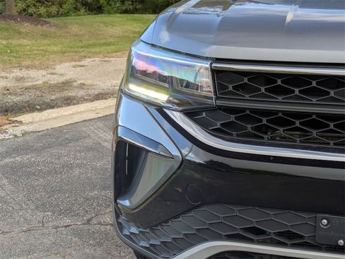 Used 2024 Volkswagen Taos S image 9