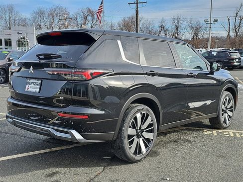 New 2026 Mitsubishi Outlander SE image 4