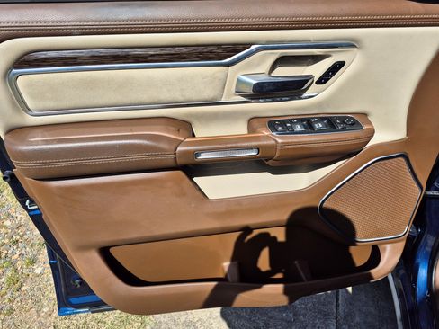 Used 2019 RAM 1500 Laramie image 9