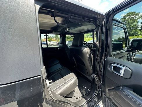 Used 2021 Jeep Gladiator Overland w/ Popular Equipment Package AWD/4WD image 17