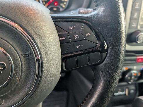 Used 2016 Jeep Renegade Latitude image 18