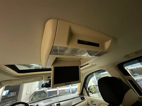 Used 2007 Cadillac Escalade AWD w/ Information Package image 24