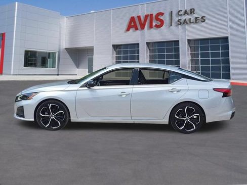 Used 2025 Nissan Altima 2.5 SR FWD image 10