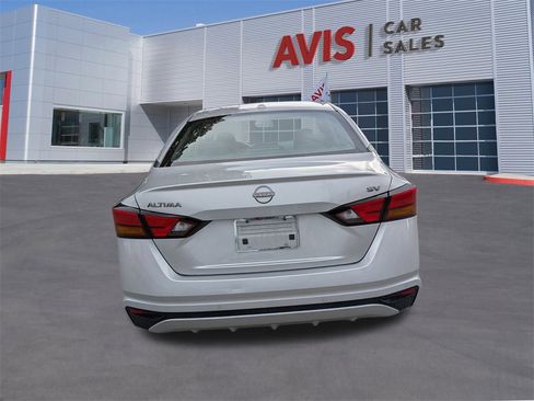 Used 2024 Nissan Altima 2.5 SV image 7