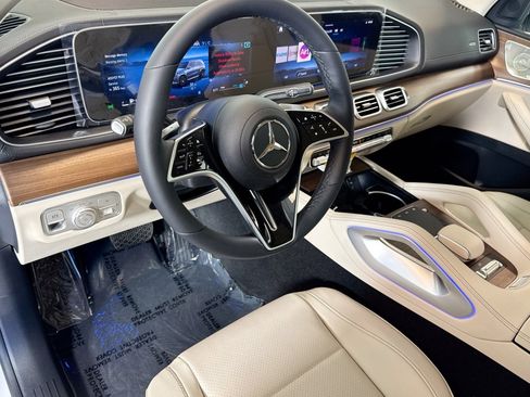 New 2026 Mercedes-Benz GLS 450 4MATIC image 9