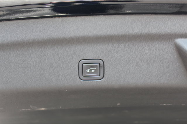 Used 2023 GMC Yukon XL Denali Ultimate w/ LPO, Floor Liner Package AWD/4WD image 7