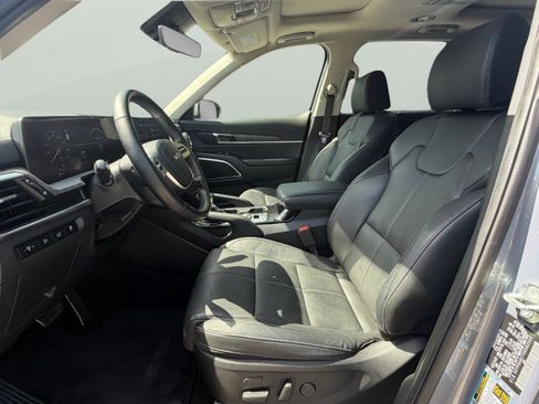 Used 2025 Kia Telluride SX w/ SX Captain's Chair Package FWD image 19