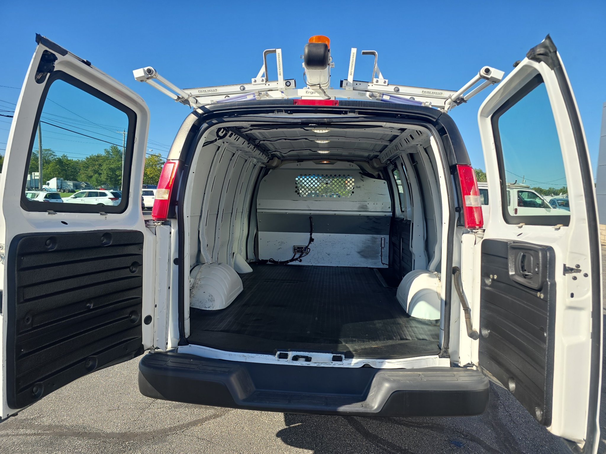Used 2015 Chevrolet Express 2500 RWD image 9