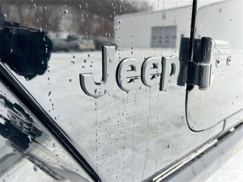 Used 2022 Jeep Gladiator Willys image 30