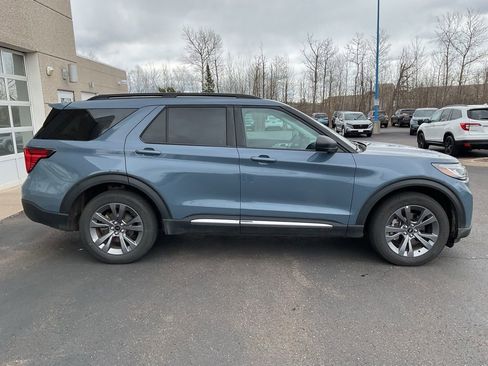 Used 2025 Ford Explorer Active w/ Active Comfort Package AWD/4WD image 4