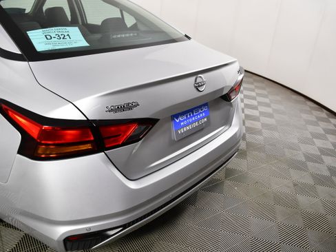 Used 2024 Nissan Altima 2.5 SV FWD image 15