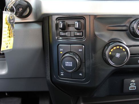 Used 2024 Ford F250 XLT w/ FX4 Off-Road Package AWD/4WD image 33
