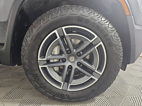 Used 2025 Rivian R1T Adventure image 12