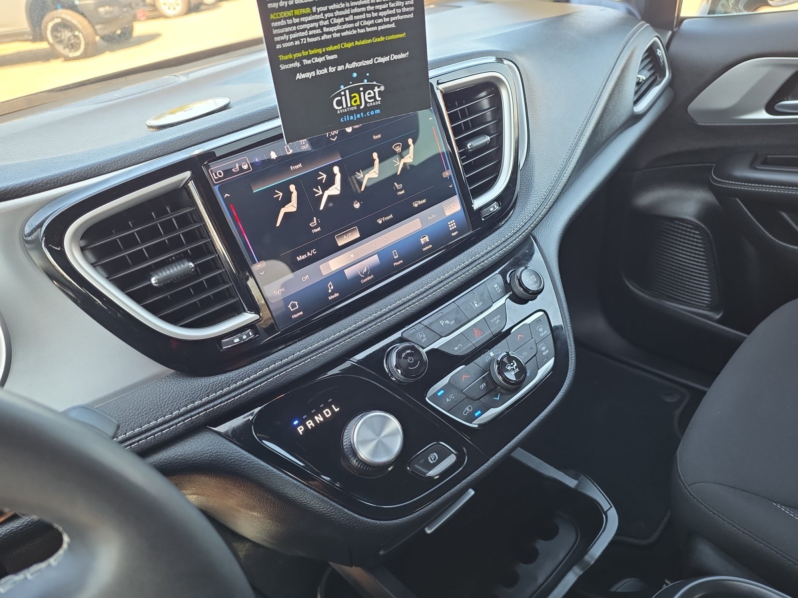 Used 2024 Chrysler Pacifica Touring FWD image 17