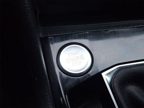 Used 2024 Volkswagen Taos SE image 22