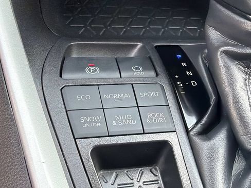 Used 2025 Toyota RAV4 LE AWD/4WD image 27