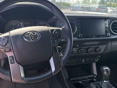 Used 2021 Toyota Tacoma TRD Off-Road w/ TRD Premium Off Road Package AWD/4WD image 6