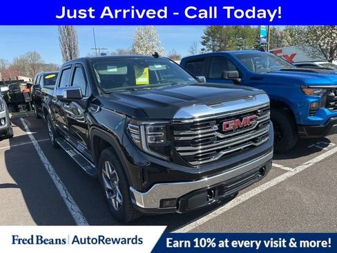 Used 2022 GMC Sierra 1500 SLT w/ SLT Premium Package AWD/4WD image 1