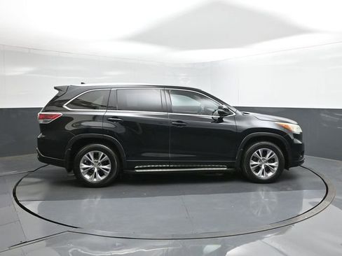 Used 2015 Toyota Highlander XLE AWD/4WD image 11
