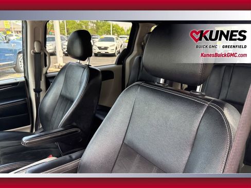 Used 2017 Dodge Grand Caravan SXT FWD image 16