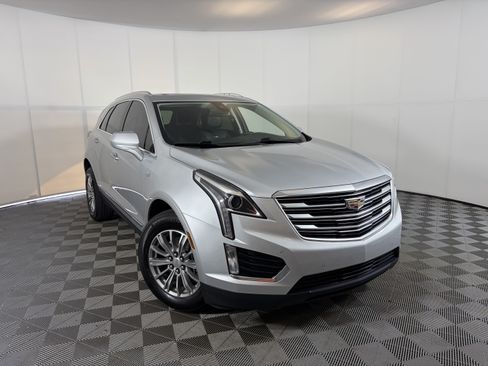 Used 2017 Cadillac XT5 Luxury w/ Driver Awareness Package AWD/4WD image 1